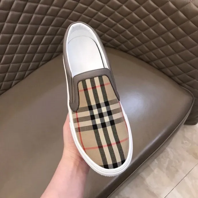 ◾️▫️B’s new spring and summer product, men’s classic low-top sneakers, are reinterpreted with Vintage retro plaid cotton and suede materials, and are decorated with a new brand logo. First-layer cowhide lining, embossed Burberry logo on the heel, and original TPU outsole!  P340 Yuan Size: 38-45